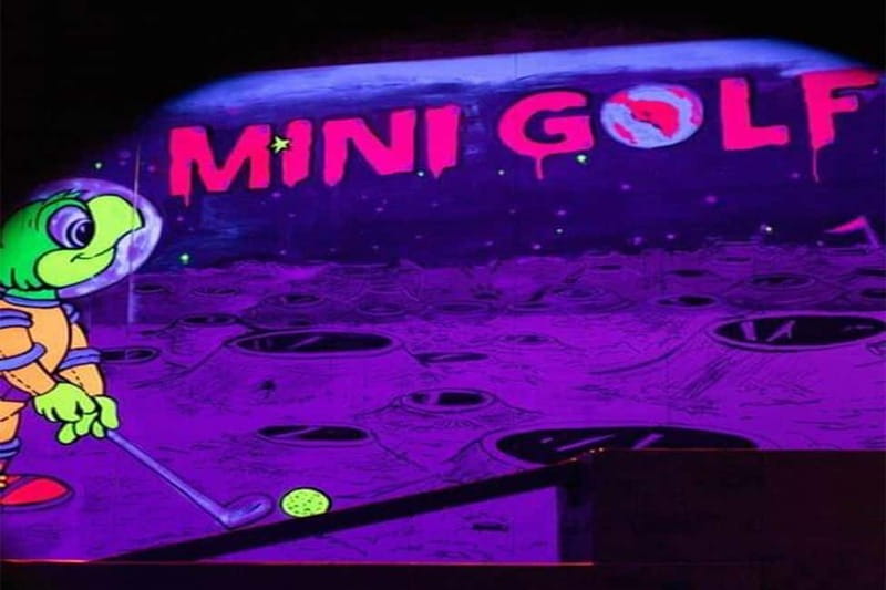Porto: 18-Hole Indoor Mini Golf Ticket with UV Light Courses - Tips for making the game more enjoyable