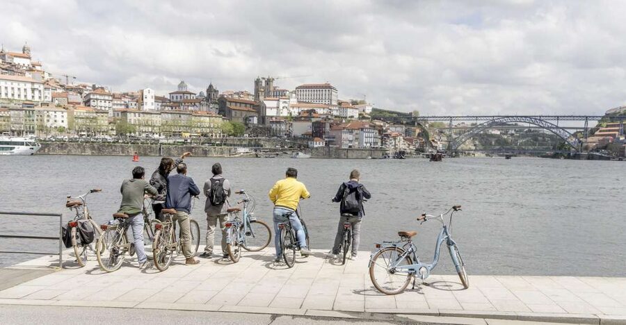Porto: 3-Hour Bike Tour - Along the Douro beneath Arrábida Bridge