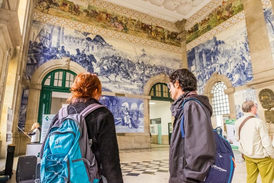 Porto: 3-Hour Guided City Highlights Walking Tour - Aliados Avenue and Porto’s grand civic center