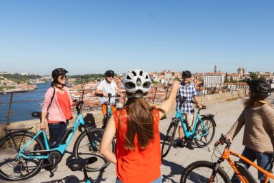 3-Hour Old Town & Riverside Bike Tour – Guided Experience