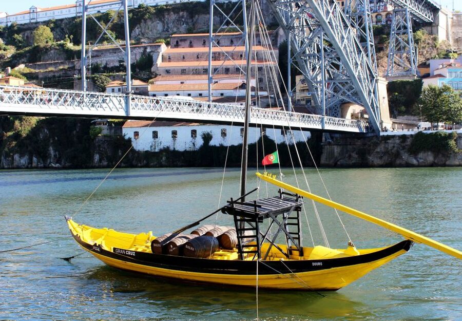 Porto: 3-Hour Walking City Tour & Lello Bookstore Visit - Porto Cathedral and the old city walls