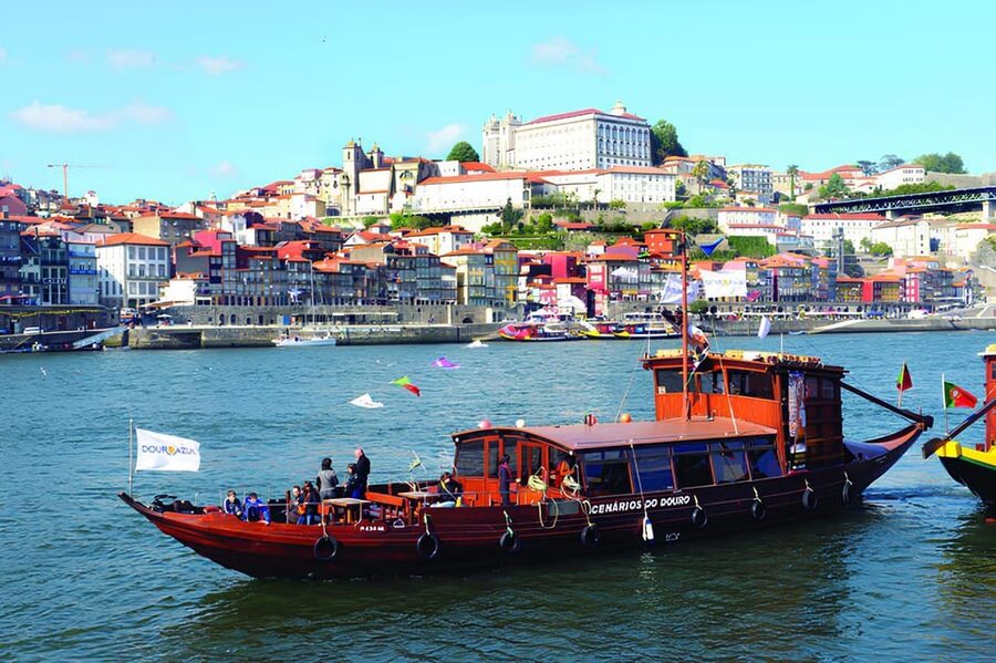 Porto: 50-Minutes Rabelo Boat Cruise on the Douro River - Finding the boat beside Restaurante Bacalhoeiro