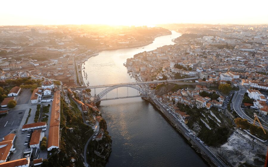 Porto: 5D Flight over de City for all family. - A good choice for families, with limits