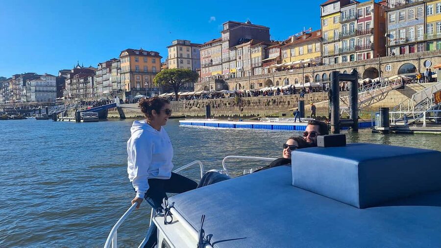 Porto: 6 Bridges and Sunset Boat Cruise with Welcome Drink - Six bridges, two riverbanks, and one Atlantic sunset