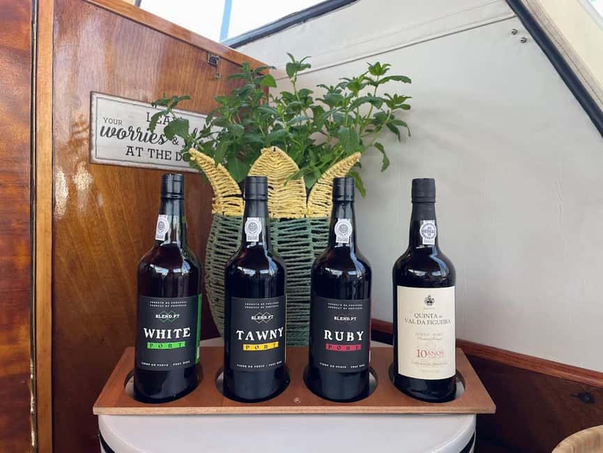 Porto: 6 Bridges and Sunset Boat Cruise with Welcome Drink - Port, snacks, music, and the small details