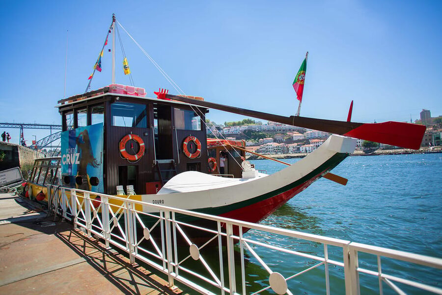 Porto: 6 Bridges Boat Cruise with Port Wine Cellar & Tasting - What makes a rabelo boat special