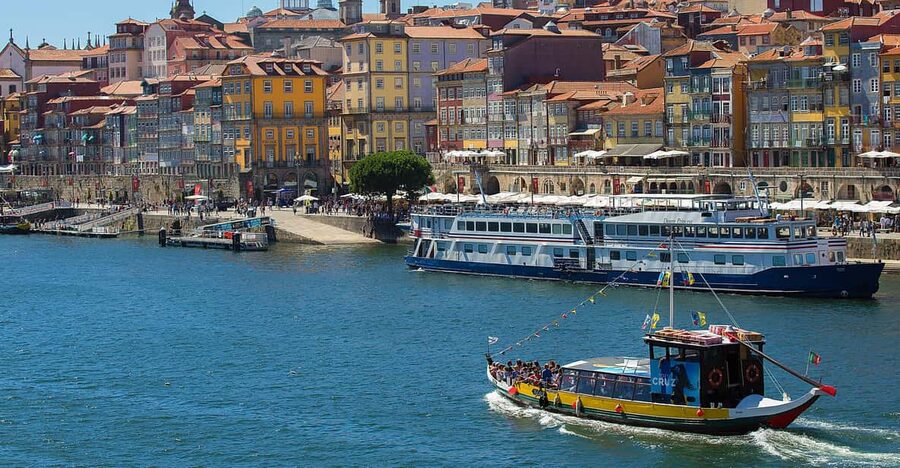 Porto: 6 Bridges Boat Cruise with Port Wine Cellar & Tasting - The six bridges and the riverfront views