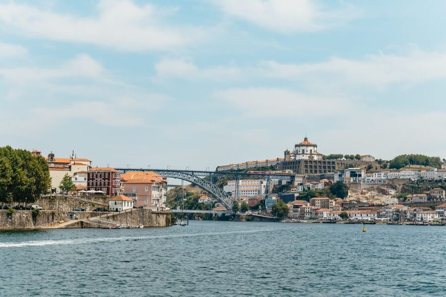 Porto: 6 Bridges Douro River Cruise - Commentary: useful context, not a full guided tour