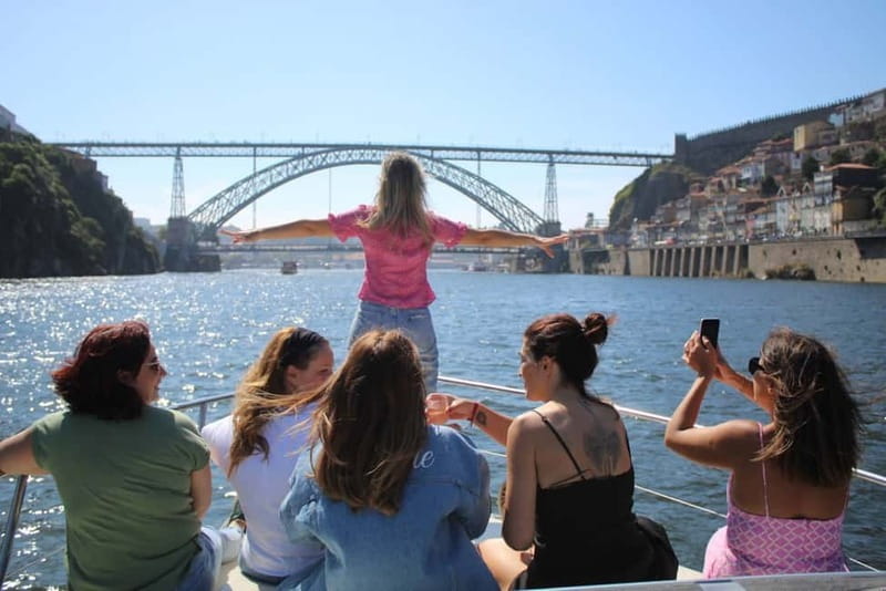 Porto: 6 Bridges Yacht Cruise with Local Wine & Snacks - Why Porto looks different from the Douro