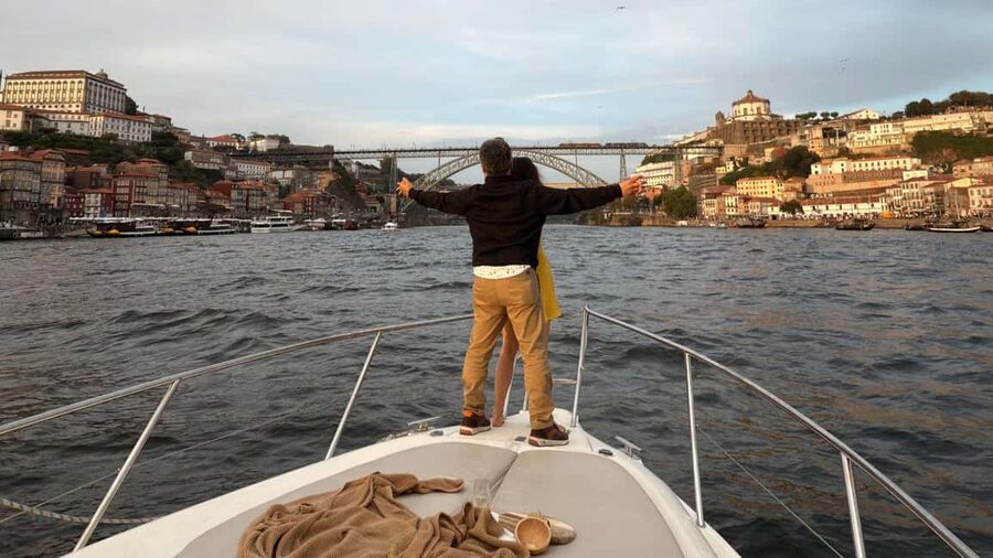 Porto: 6 Bridges Yacht Cruise with Local Wine & Snacks - Gaia’s Port wine side of the river