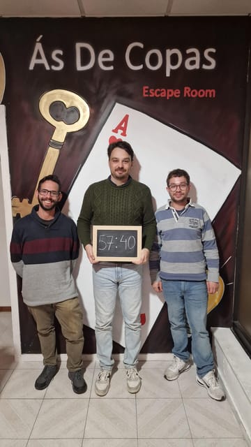 Porto: Ace of Cups Escape Room Expereince - The language question in a Portuguese and English room