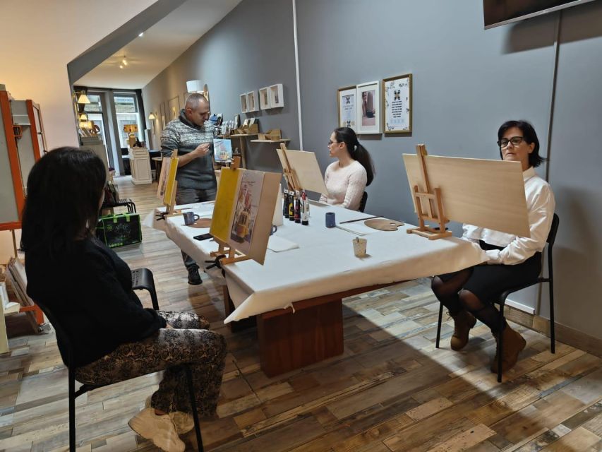 Porto: Acrylic and Oil Painting Class with a Local Artist - Acrylic or oil painting for beginners