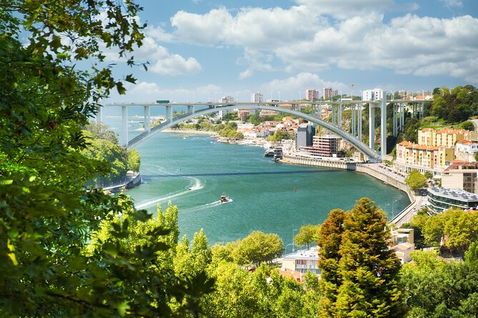 Porto and Gaia: Walking Tour of Douro's Two Riversides - Alminhas of the Bridge and stories of the Douro