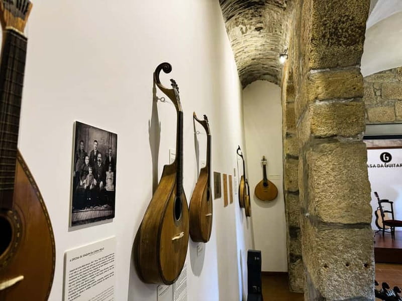 Porto: Authentic Fado Show, Port Wine & Handmade Instruments - Why the intimate room makes a difference