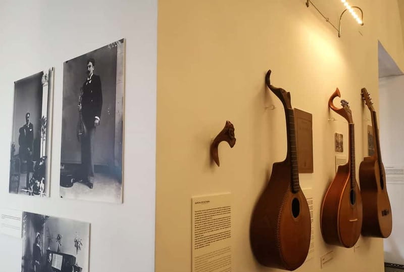 Porto: Authentic Fado Show, Port Wine & Handmade Instruments - The Port wine pause