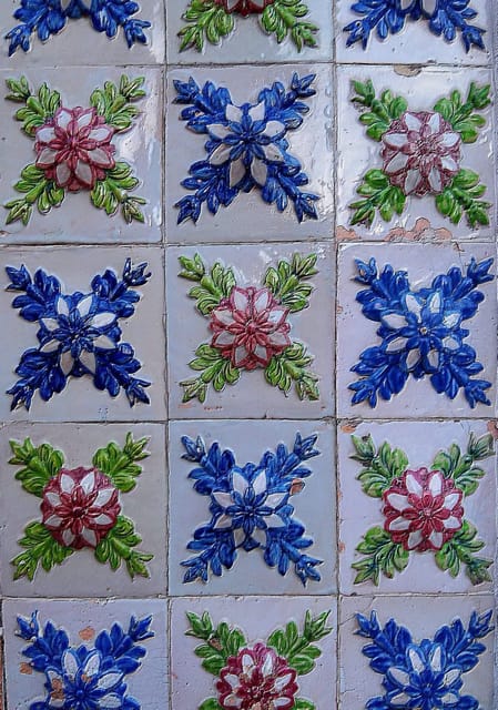 Porto: Azulejos Tiles Walking Tour - From church walls to the Bank of Materials