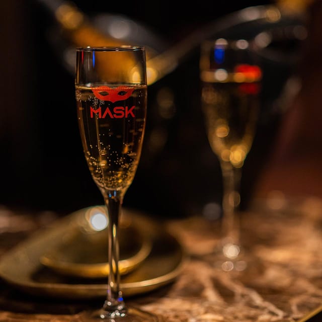 Porto: Cabaret & Pole Shows, with a Welcome Drink! - Food, drinks, and the real evening budget
