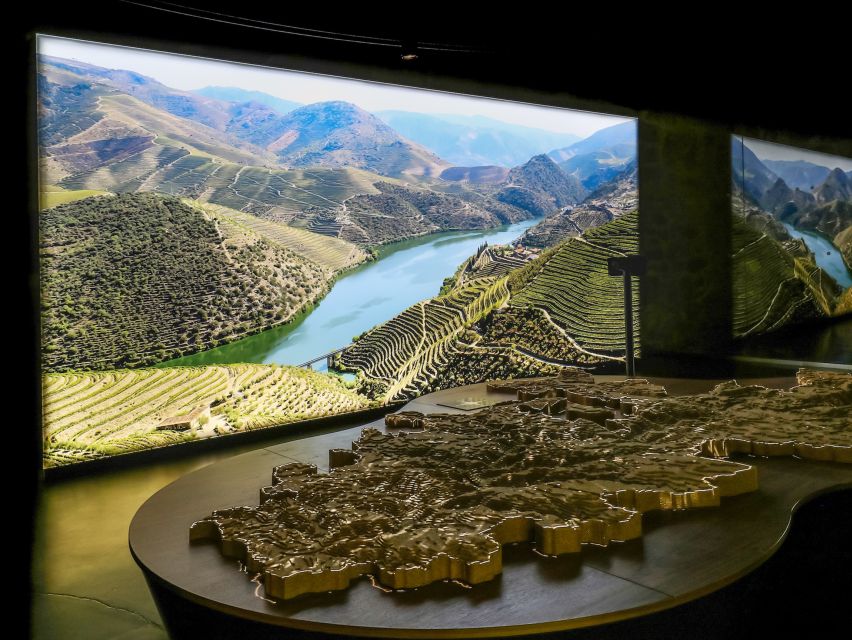 Porto: Cálem Cellar Tour, Fado Show & Wine Tasting - The 45-minute Fado performance