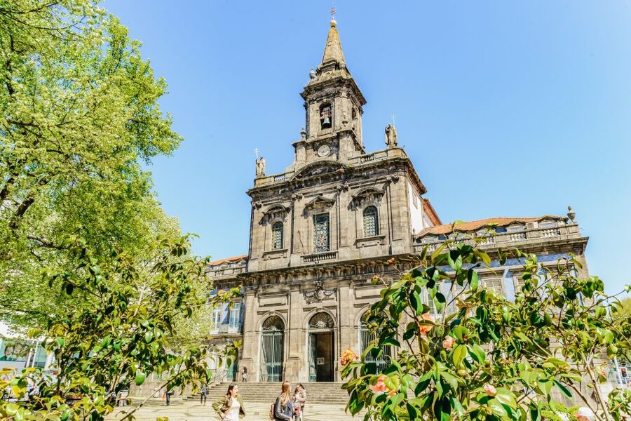 Porto Card with Transportation (1, 2, 3 or 4 Days) - Restaurants, shops, music, and road tours