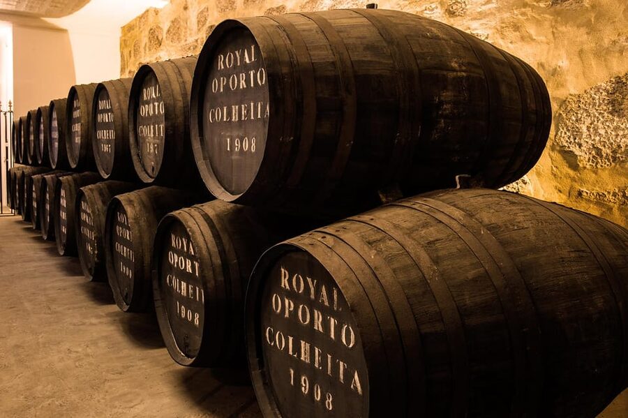 Porto: Carvalhas cellar tour at Real Companhia Velha - From a royal company to the Carvalhas name