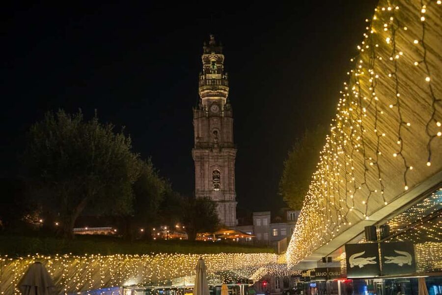 Porto: Christmas Lights Flexible Walking Tour - Starting Among São Bento’s Painted Tiles