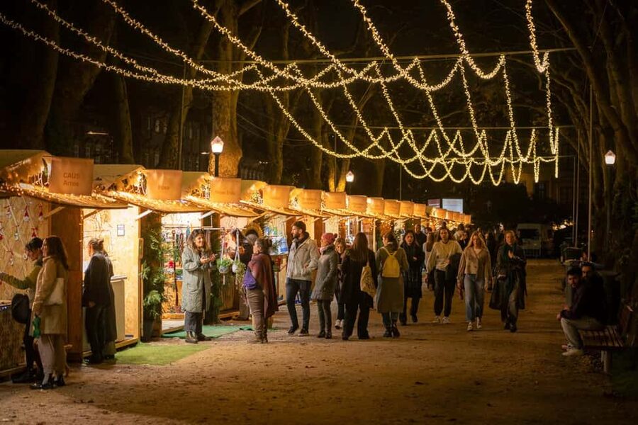 Porto: Christmas Lights Flexible Walking Tour - Cordoaria Market and Jardim das Oliveiras