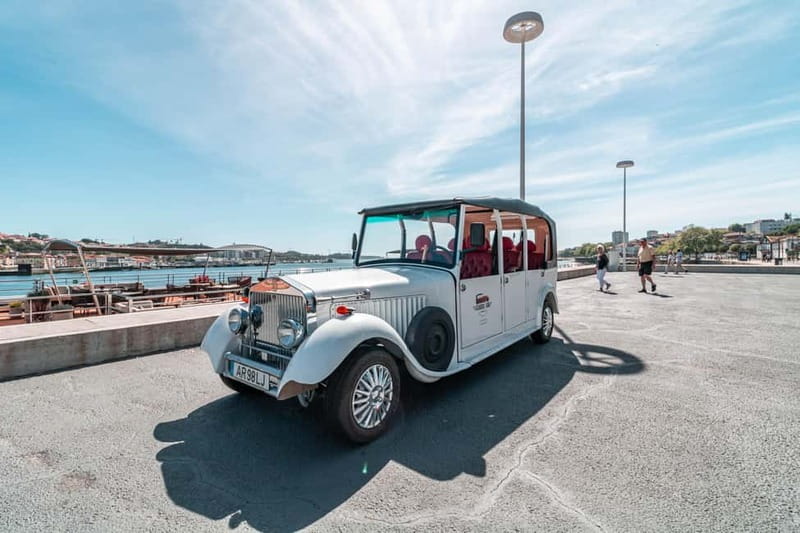 Porto: City Center Eco Car e Cruzeiro Rio Douro - S. Bento Station and the start of Porto’s grand center