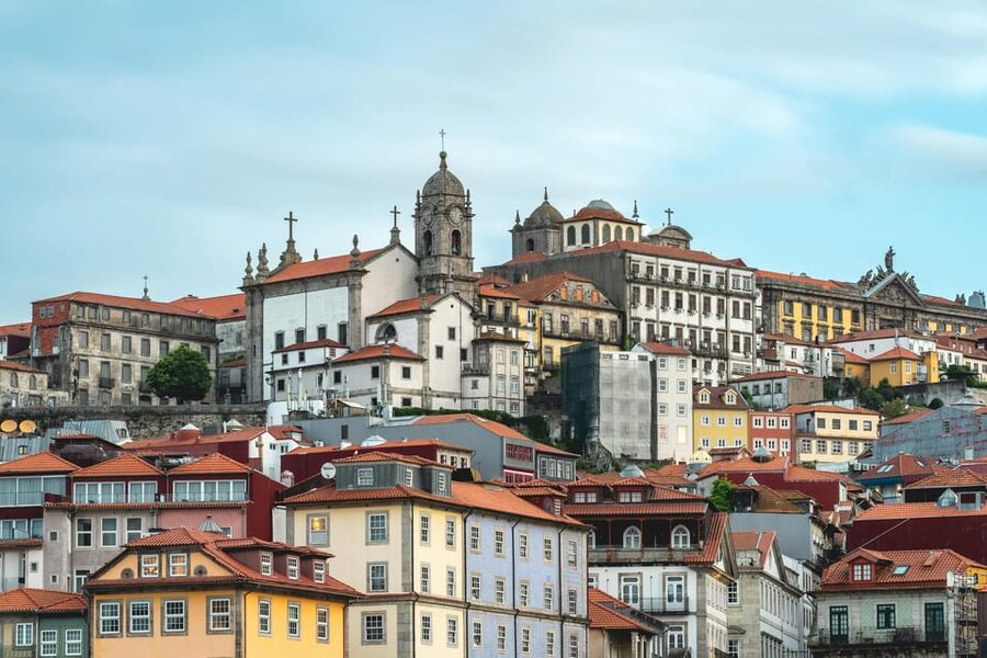 Porto: City Center Walking Tour - St. Francis Church and its dark, ornate interior