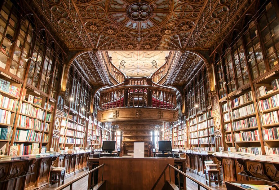 Porto: City Center Walking Tour - Palácio da Bolsa and the final architectural flourish