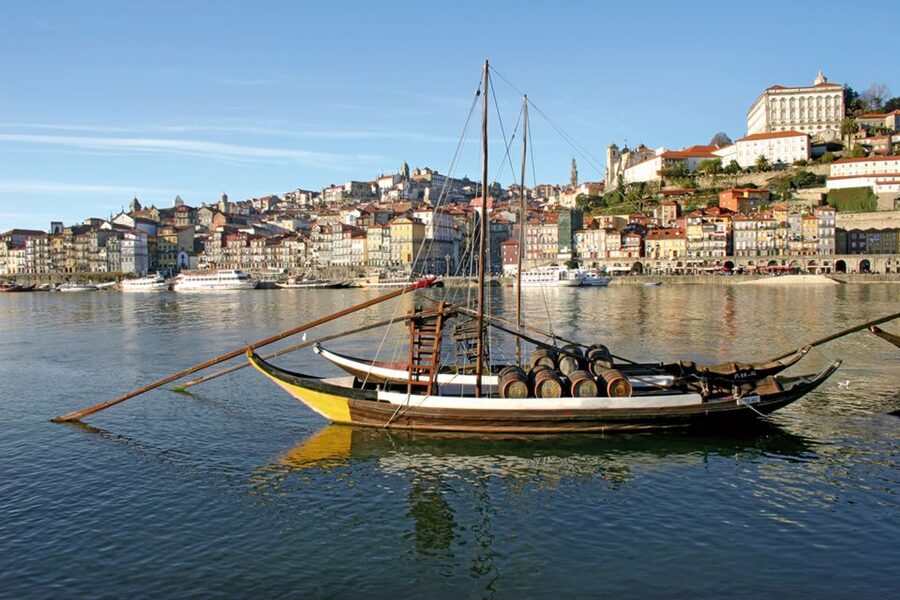Porto: City Tour, 6 Bridges Cruise and Wine Tasting - The six bridges by traditional boat