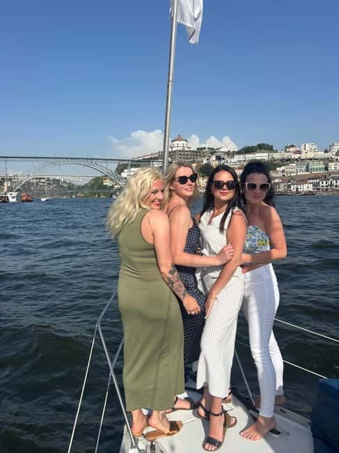 Porto: City Views or Sunset Tour with Drinks - A drink, music, and room to relax