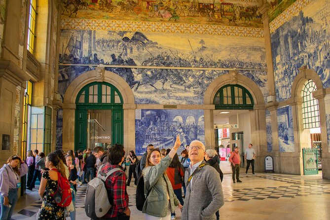PORTO city Walking Tour - The Carmo churches and the narrow house between them