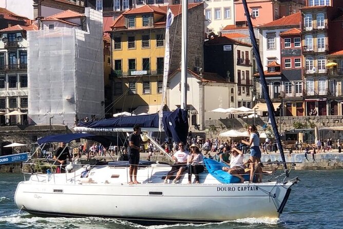 Porto: Cruzeiro privado rio douro até 8 pessoas com wine tasting - Leaving Douro Marina in Vila Nova de Gaia