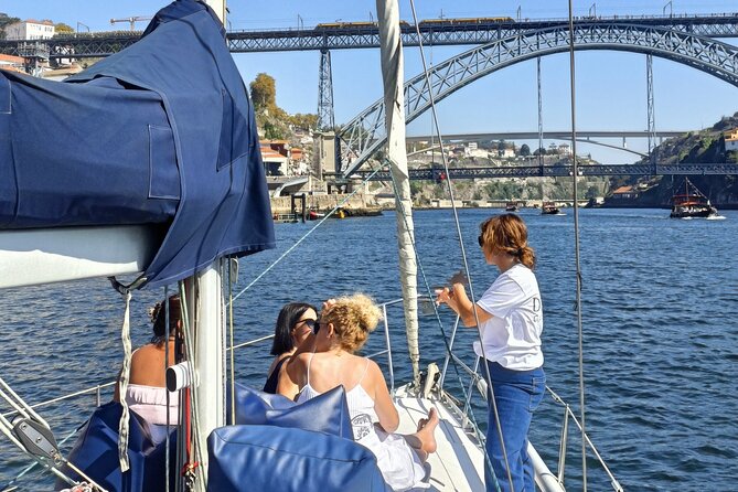 Porto: Cruzeiro privado rio douro até 8 pessoas com wine tasting - Choosing morning, afternoon, or sunset