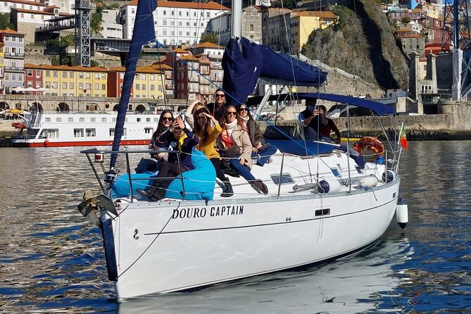 Porto: Cruzeiro privado rio douro até 8 pessoas com wine tasting - What the $350.85 group price really buys