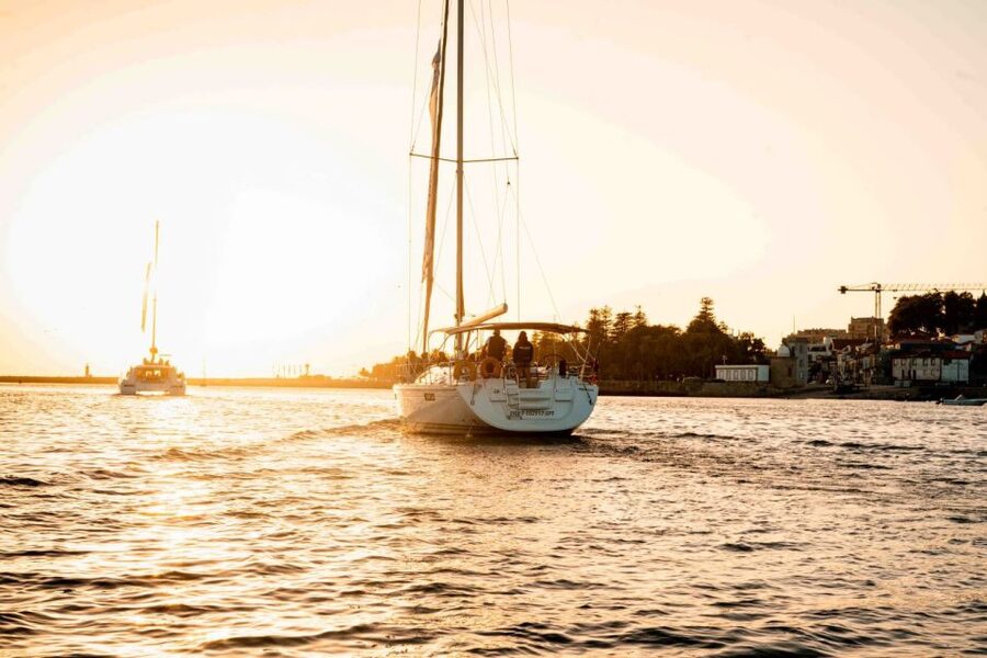 Porto: Daytime or Sunset Douro River Sightseeing Cruise - Alfândega, Miragaia, and the old riverfront