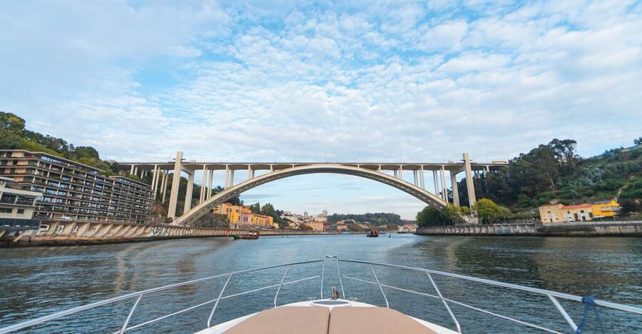 Porto - Douro Cruise with Port wine and snacks - Cais de Gaia and the famous Dom Luís Bridge