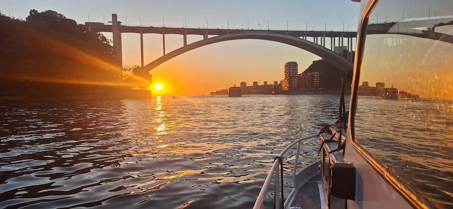Porto: Douro private cruiser (only for you)6 bridges/sunset - Six bridges, six different views of Porto