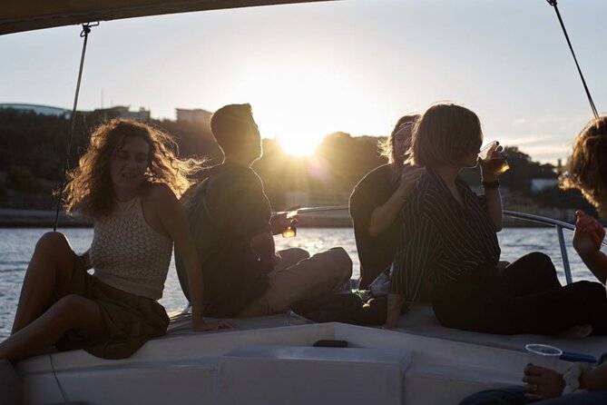 Porto: Douro River Boat Cruise with Port Wine and Snacks - Customs House and the gardens by the river