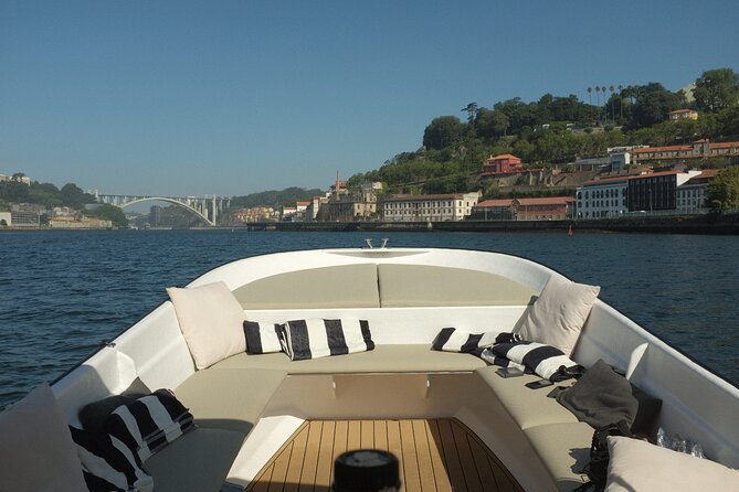 Porto: Douro River Boat Cruise with Port Wine and Snacks - Wine, snacks, and the social side of the trip