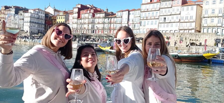 Porto: Douro River Boat Tour w/ Portuguese Wines & Tasting - Who will get the most from this cruise