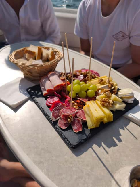 Porto: Douro River Boat Tour with Port Wine Tasting - A slower hour on the Douro