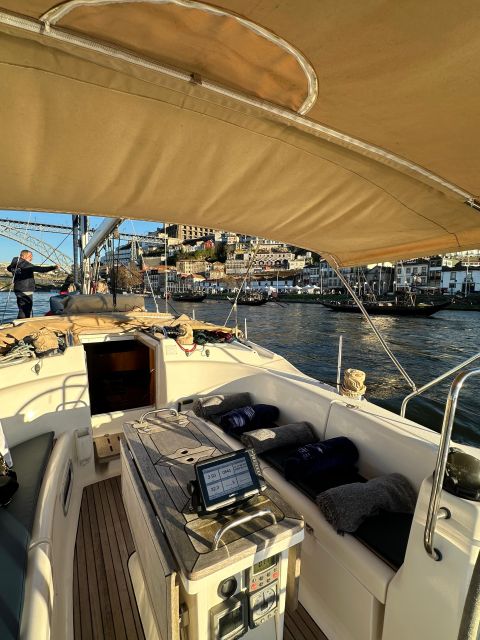 Porto: Douro river Boat tour with wine tasting (small group) - A relaxed return to the marina