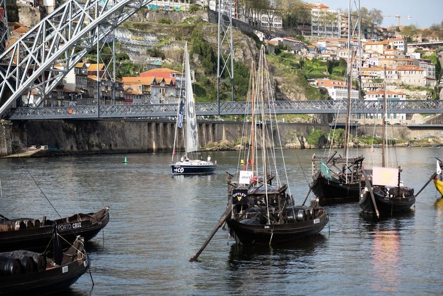 Porto Douro River Cruise: Sunny Day & Peaceful Sunset - Continuing toward Foz do Douro