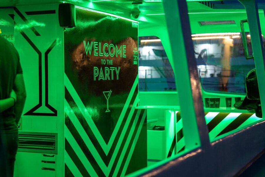 Porto: Douro River Party Boat with Sunset Option & 6 Bridges - Who should book this experience