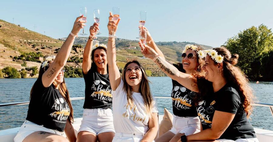 Porto: Douro Valley Full-Day Boat, Train, and Lunch Tour - Leaving Porto and reaching the Douro