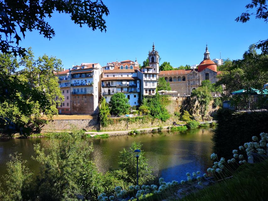 Porto: Douro Valley History & Wine Tour with Cruise & Lunch - A three-course Douro lunch adds real value