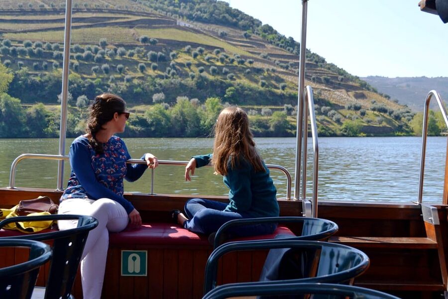 Porto: Douro Valley Vineyards Tour with Lunch & River Cruise - Key points to know