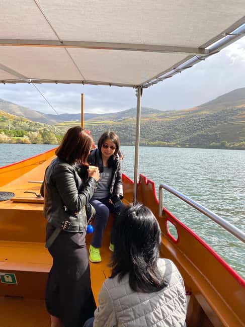 Porto: Douro Valley with Small Wineries, Lunch and Boat Tour - The second winery and the value of two tastings