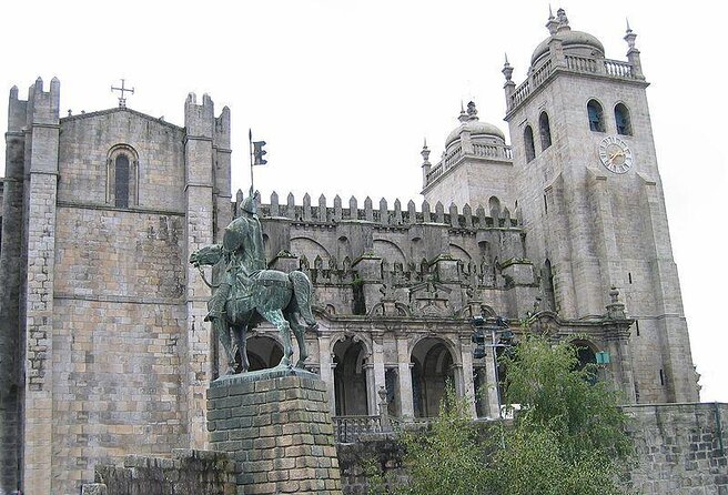 Porto Essential Walking Tour - Carmo and Carmelitas: Porto’s famous tilework